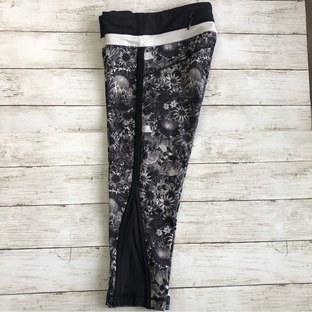 LULULEMON Up The Pace Flowabunga Black/White Sunflower Print Cropped Leg… - Picture 5 of 12